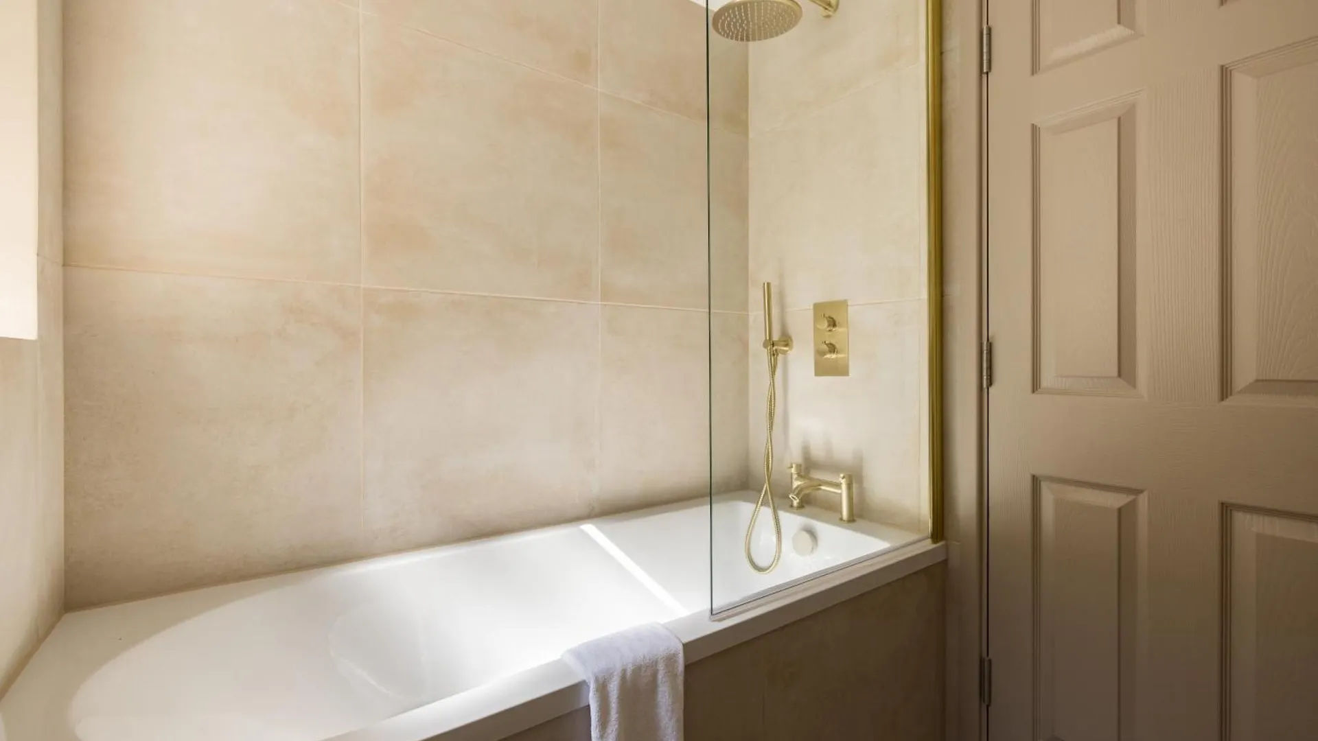 The Tyrwhitt Road Place - Lovely 2Bdr Flat With Garden London Apartment